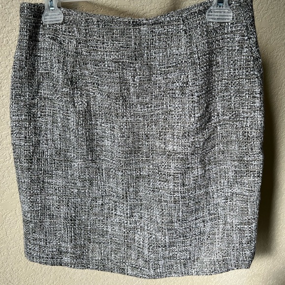Banana republic skirt. - Picture 5 of 11